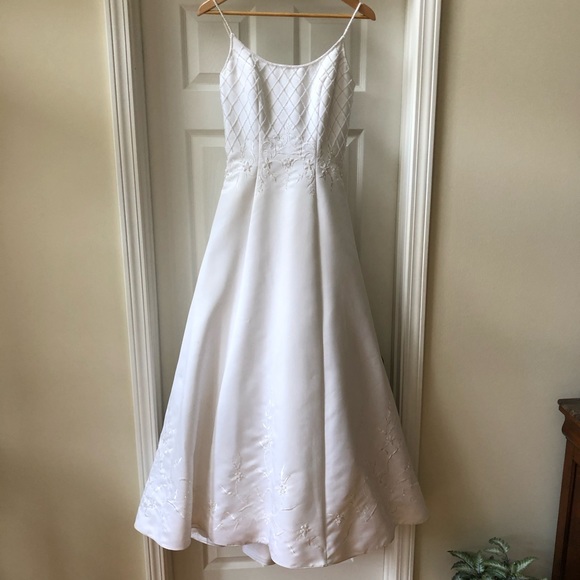 Michaelangelo wedding gown by David’s Bridal.  Sz8 - Picture 2 of 8